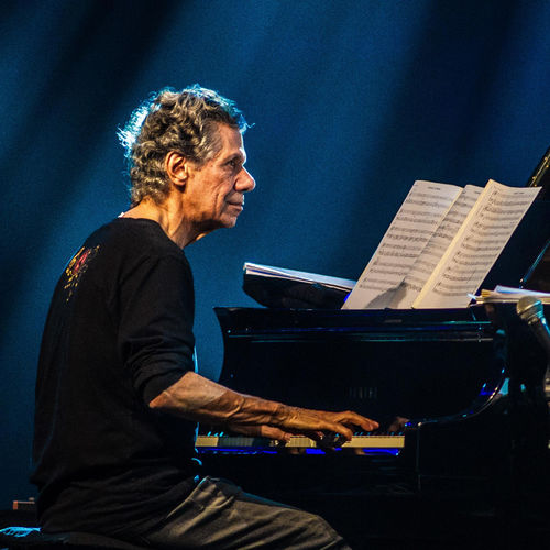 Photo de Chick Corea au piano.